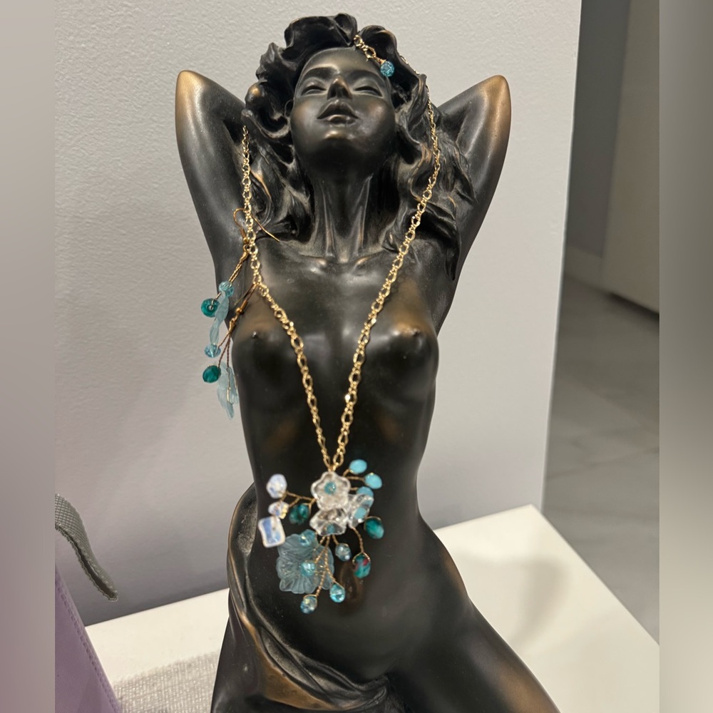 Elegant custom made gold and blue floral set: Necklace, earrings, ring.